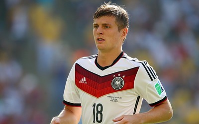 完美电竞快讯-特尔施特根训练中与替补门将竞争